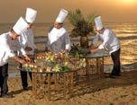 ALDEMAR ROYAL OLYMPIAN Τιμή κατ άτομο με πρωινό ROYAL OLYMPIAN 29/5-15/6 16/6-27/7 & 25/8-7/9 28/7-24/8 29/5-15/6 16/6-27/7 & 25/8-7/9 28/7-24/8 Δίκλινο ΚΚ θέα θάλασσα 395 450 585 550 625 815 Δίκλινο