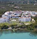 ΑΝΕΣΕΙΣ: 1 πισίνα, γήπεδο τένις, αερόμπικ, βελάκια, πινγκ πονγκ, μπιλιάρδο. Για τα παιδιά 1 πισίνα και παιδική χαρά.