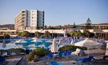 (4-12 ετών), παιδική χαρά, 2 γήπεδα τένις, Beach volley, Beach Soccer, όργανα γυμναστικής, πινγκ πονγκ, μπιλιάρδο*, ηλεκτρονικά παιχνίδια*, αίθουσα TV, ξαπλώστρες & ομπρέλες στην πισίνα δωρεάν, στο