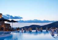 Pool 495 723 689 1008 3ο άτομο μόνο σε junior suite ΔΩΡΕΑΝ Το Ios Palace Hotel & Spa, είναι χτισμένο αμφιθεατρικά πάνω από την παραλία του Μυλοπότα (μόλις λίγα λεπτά με τα πόδια από την πόλη).
