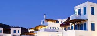 ANDROS HOLIDAYS HOTEL 3* ΓΑΥΡΙΟ - ΑΝΔΡΟΣ Χτισμένο κυριολεκτικά πάνω στη θάλασσα και σε συνδυασμό με το καταπράσινο περιβάλλον του, το ξενοδοχείο Andros Holiday προσφέρει πανοραμική θέα στα καταγάλανα
