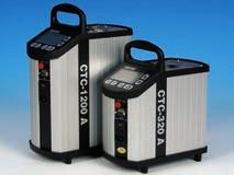 zona de calibrare; - Pentru calibrarea de mãrimi ºi forme rare de senzori, RTC-158/250 combinã incinta uscatã ºi baia lichidã; - Comunicare serialã USB, compatibilitate cu JOFRACAL, card SD.