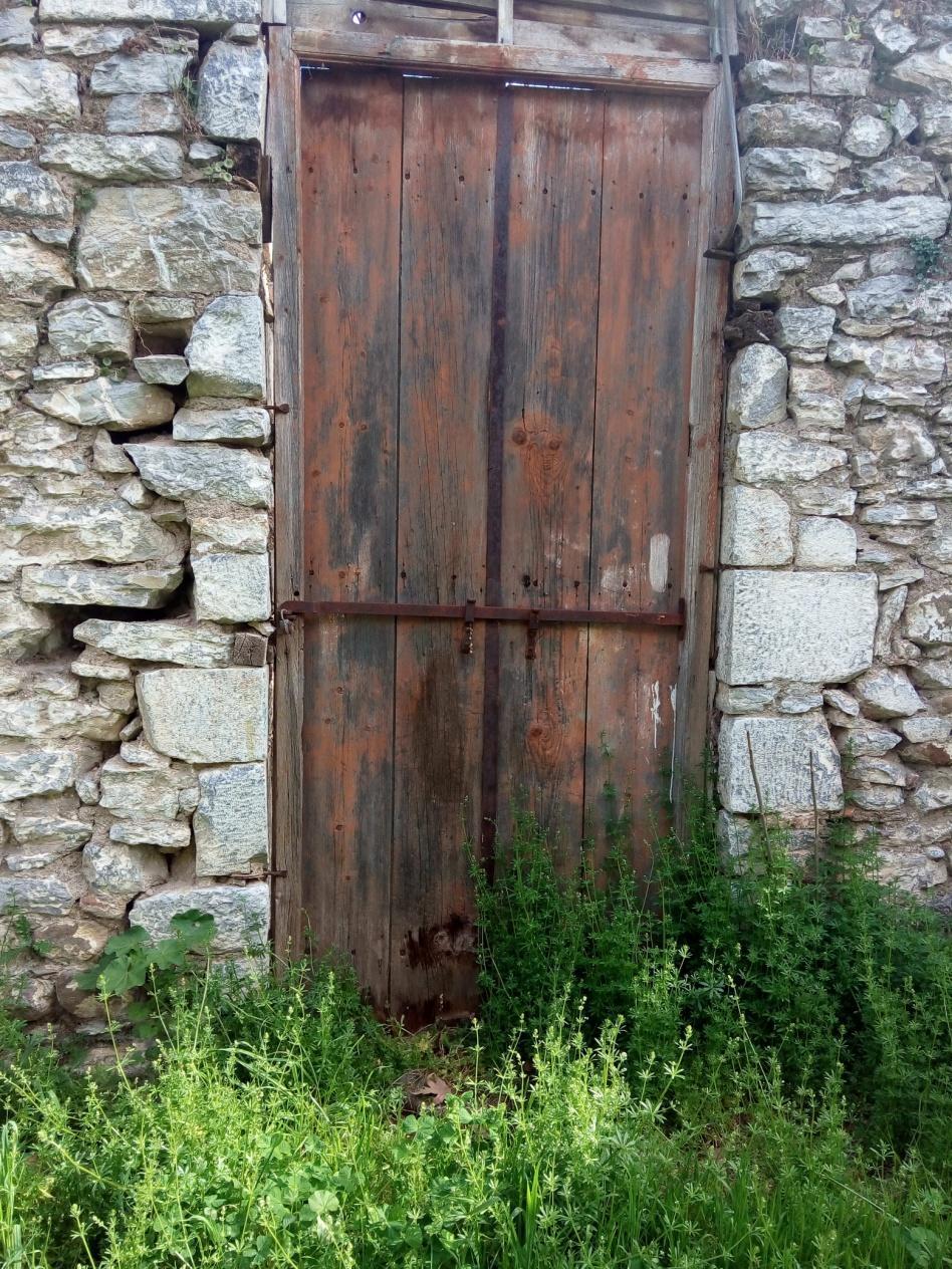 Δεκαεννέα ανοίγματα από τα οποία τα