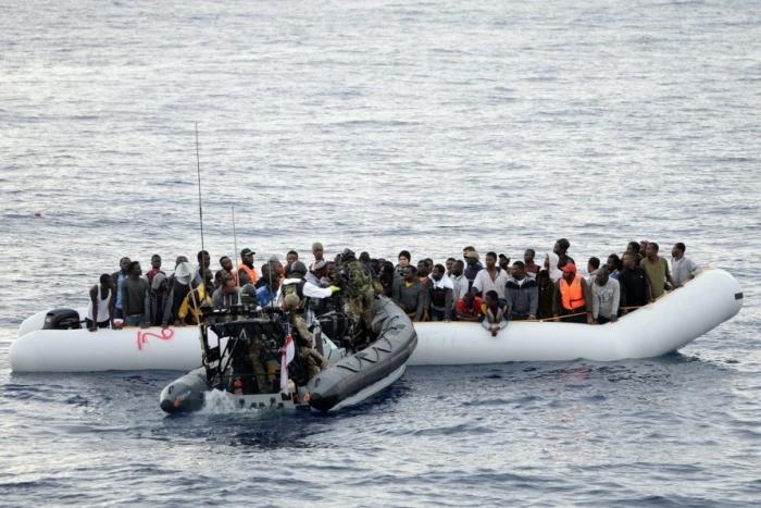 EU NAVFOR MED Τον Μάϊο του 2015 ξεκινάει η επιχείρηση European Union Naval Force Mediterranean (Operation Sophia) Με στόχο την αδρανοποίηση προσφυγικών ροών στη Μεσόγειο.