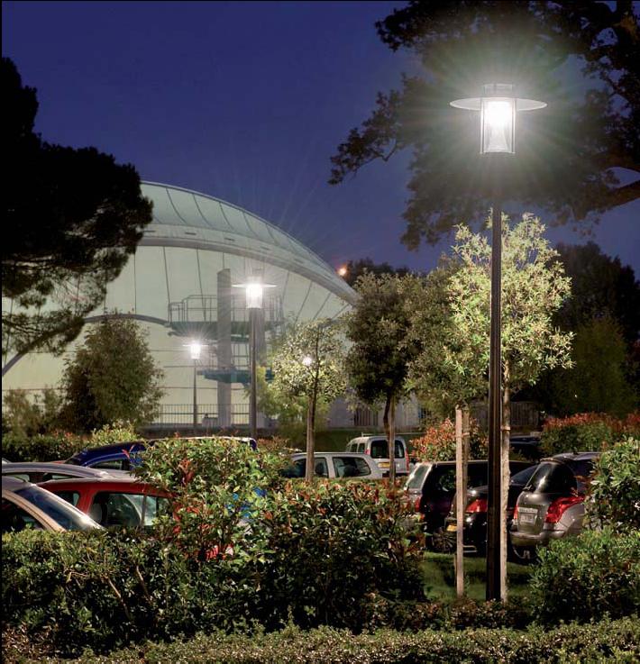 12 PARKOVÉ OSVETLENIE PRVOK g lampa AMANDINE Parkové osvetlenie AMANDINE D7 s optikou RIC pre nepriame osvetlenie s odrazom. Halogenidovou výbojkou (biele svetlo) na 3,5m vysokom stĺpe.