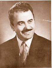 ΤΟΛΗΣ ΧΑΡΜΑΣ (ΑΠΟΣΤΟΛΟΣ ΧΑΡΜΑΝΤΑΣ) 1918 2008 (Συνθέτης Στιχουργός Ερμηνευτής) Ο Τόλης Χάρμας ανήκει κι αυτός στην τελευταία γενιά των μεταπολεμικών συνθετών του ρεμπέτικου, αν και η εν γένει μουσική