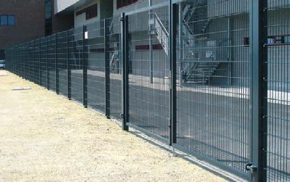 Panouri Sistemul Nylofor 2D & 2D Super din panouri masive din plasa sudata cu fire orizontale duble. Acest sistem profesional complet de imprejmuire ofera atat rigiditate extrema cat si siguranta.