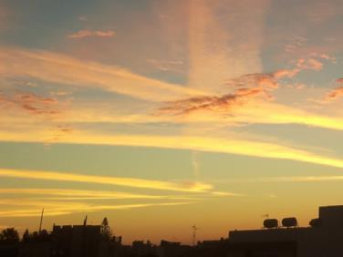 Χρωματίζοντας τα σύννεφα της Φαχάμ Αλαά του τμήματος Β3. Ένα απόγευμα την ώρα που έδυε ο ήλιος ο ουρανός έμοιαζε με ζωγραφιά.