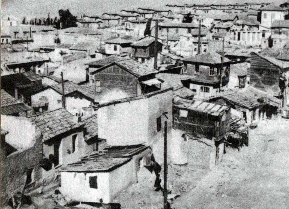 περιπτώσεις, η δόµηση ήταν άναρχη, ωσότου αναλάβει την διοίκηση και την χωροθέτηση το κράτος.