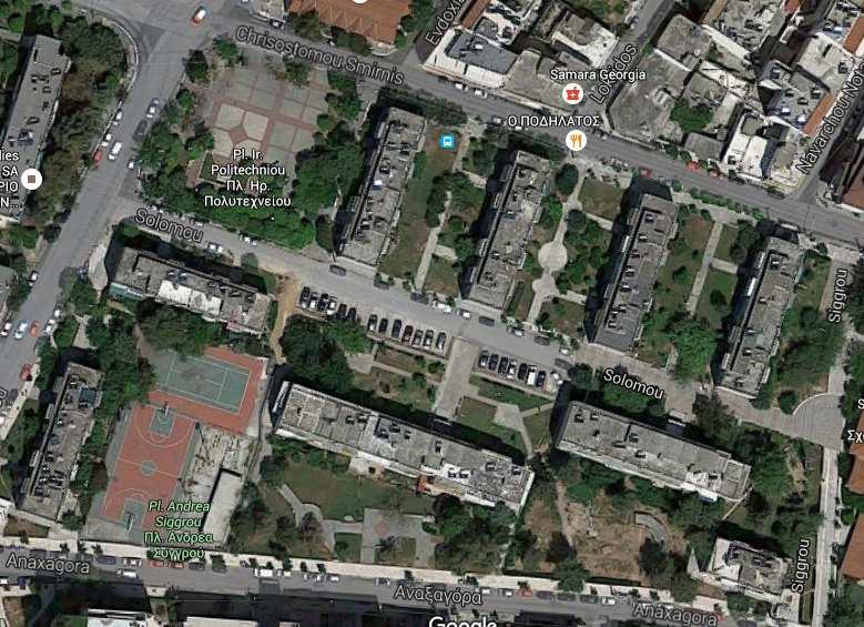 Το οικοδοµικό τετράγωνο περικλείεται απο τις οδούς 25 ης Μαρτίου, Χρυσοστόµου Σµύρνης, Συγγρού και