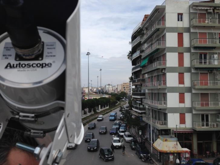 κυκλοφορίας μονής κατεύθυνσης και εκτείνεται κατά μήκος της