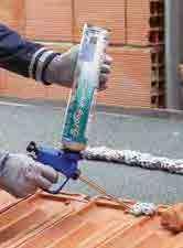 Διατίθεται και για εφαρμογή με πιστόλι (MAPEPUR ROOF FOAM G) μέσω ειδικού εργαλείου MAPEPUR GUN Standard και για χειρωνακτική εφαρμογή (MAPEPUR ROOF FOAM M). Ελεύθερη διόγκωση: έως 45 λίτρα.