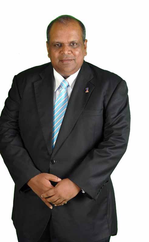 Profil Lembaga Pengarah l a p o r a n t a h u n a n Dato Haji Mohd Redza Shah Abdul Wahid Ketua Pegawai Eksekutif / Pengarah Eksekutif Dato Haji Mohd Redza Shah Abdul Wahid adalah Ketua Pegawai