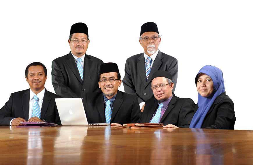 l a p o r a n t a h u n a n Jawatankuasa Syariah Ustaz Azizi Che Seman Pengerusi Ustaz Azizi Che Seman adalah seorang Pensyarah di Akademi Pengajian Islam di Universiti Malaya, jawatan yang