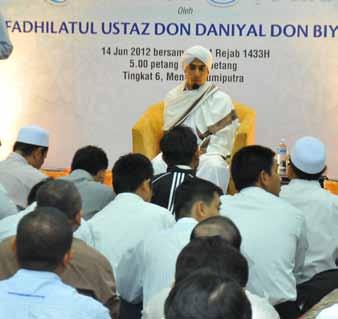 l a p o r a n t a h u n a n Jabatan Syariah SEKSYEN SEKRETARIAT DAN KHIDMAT NASIHAT SYARIAH Seksyen ini berfungsi sebagai sekretariat kepada Jawatankuasa Syariah (JS) dan secara efektif menyediakan