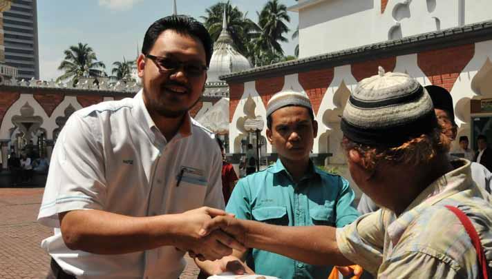 b a n k m u a m a l a t m a l a y s i a b e r h a d ( 6 1 7 5 - w ) JUMLAH SUMBANGAN TM MELALUI ASNAF & BUKAN ASNAF JUMLAH PERMOHONAN TM DALAM TK 2012/2013 Fakir Miskin Muallaf Fisabilillah