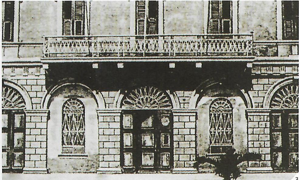 λαξευμένη λιθοδομή (πωρί) χτίζεται η πρόσοψη του ισογείου και σε ελάχιστες περιπτώσεις ολόκληρη η οικοδομή, όπως για παράδειγμα ισχύει για την οικία Χάλδα, στο Αργοστόλι.