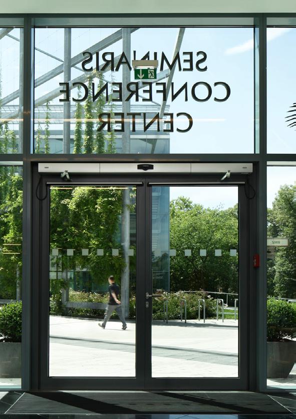 اپراتورهای :Swing ویژگی ها: - درب با شما هماهنگ شده و با حرکت یا تماس شما عمل می کند. - بر روی هر نوع درب لوالیی قابل نصب می باشد. - بسیار کم صدا عمل می کند.