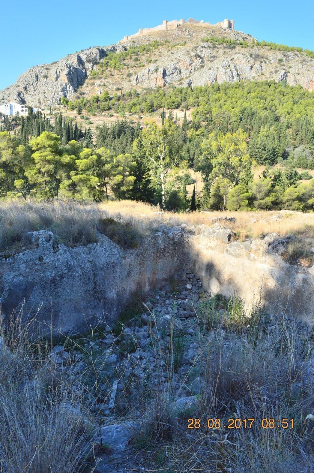 Στον λόφο του Προφήτη Ηλία ή Ασπίδας υπάρχουν δύο αρχαιολογικοί χώροι.