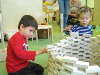 November 2013: Der Kindergarten ist in das nahezu fertige Gebäude umgezogen, die hellen Möbel und neuen Spielsachen sind ausgepackt und eingeräumt.