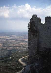 ΤΟ ΚΑΣΤΡΟ ΤΗΣ ΚΑΝΤΑΡΑΣ Το Κάστρο της Καντάρας είναι χτισμένο σε ύψος 620 περίπου μέτρων απο το