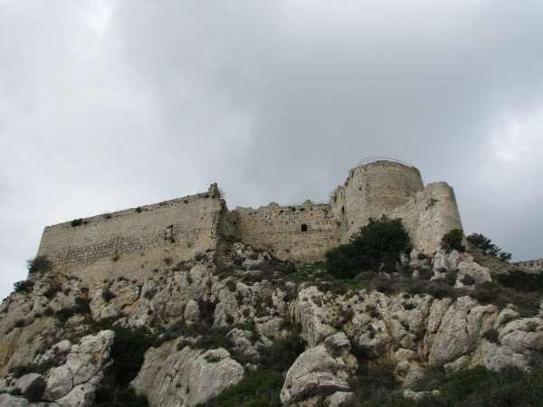 ΤΟ ΚΑΣΤΡΟ ΤΗΣ ΚΑΝΤΑΡΑΣ Τα επόμενα χρόνια οι Λουζινιανοί έδωσαν μεγάλη σημασία στο Κάστρο αφού το θεωρούσαν πολύ σπουδαίο για την