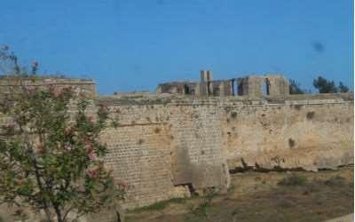 Τα τείχη