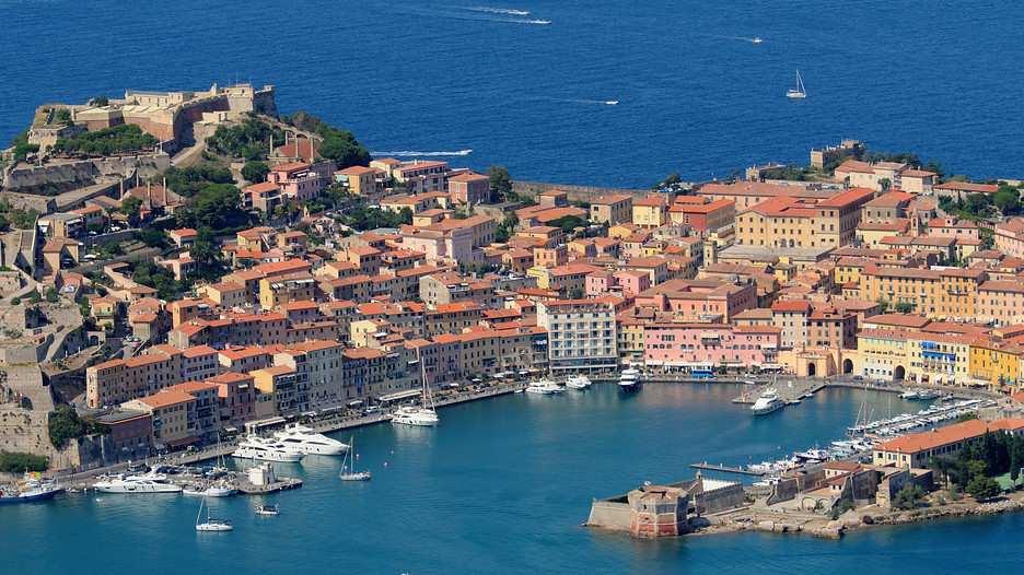 6η ΗΜΕΡΑ: ΜΠΑΣΤΙΑ - ΠΟΡΤΟΦΕΡΑΪΟ - ΕΛΒΑ Μεταφορά στο λιµάνι, επιβίβαση στο πλοίο και απόπλους για την Έλβα, το τρίτο µεγαλύτερο ιταλικό νησί µετά την Σικελία και την Σαρδηνία.