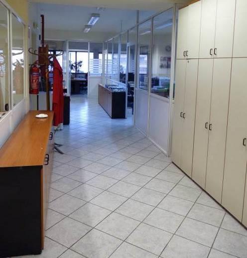 Φωτο: Χώρος εργασίας στον 4 ο όροφο Χώροι υγιεινής Στο κτίριο δεν υπάρχει προσβάσιμος χώρος υγιεινής,