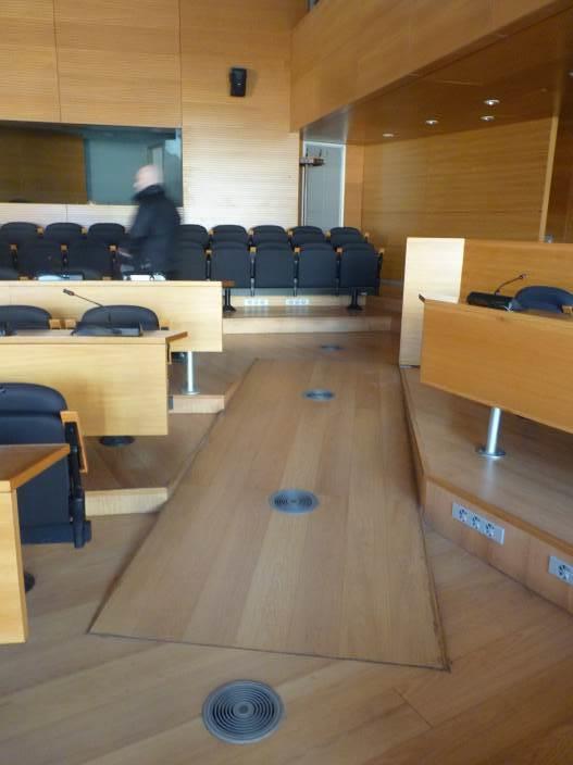 Κατακόρυφη κυκλοφορία Η κατακόρυφη κυκλοφορία στο κτίριο επιτυγχάνεται μέσω
