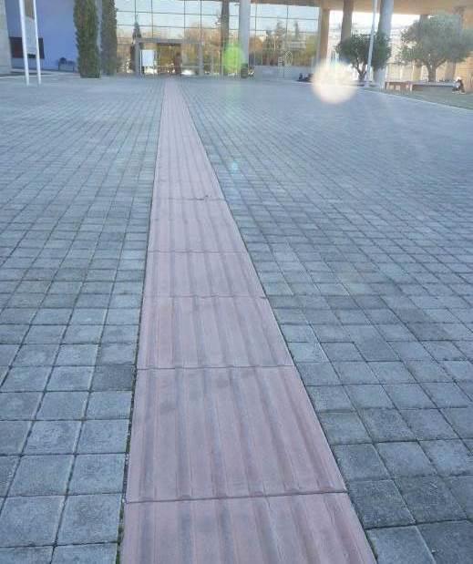 Φωτο 76: Οδηγός όδευσης τυφλών Ο οδηγός όδευσης δεν συνδέεται