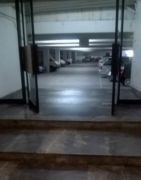Ένας ακόμη χώρος χρησιμοποιείται για τα υπηρεσιακά οχήματα του πανεπιστημίου. Χώρος στάθμευσης υπάρχει και στον χώρο μπροστά από την αίθουσα τελετών.