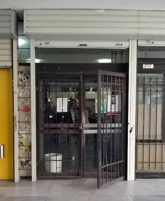 Είσοδος στο κυλικείο στη βόρεια πλευρά του κτιρίου 3.