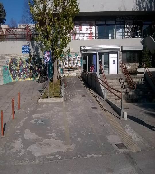 καταλήγει και οδηγός όδευσης τυφλών 4.