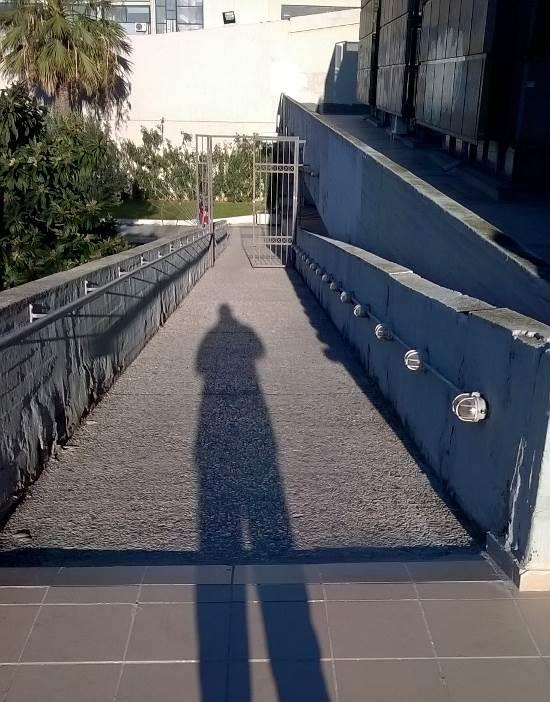 Η πρόσβαση σε αυτούς τους χώρους γίνεται και μέσω εξωτερικής ράμπας ιδιαίτερα