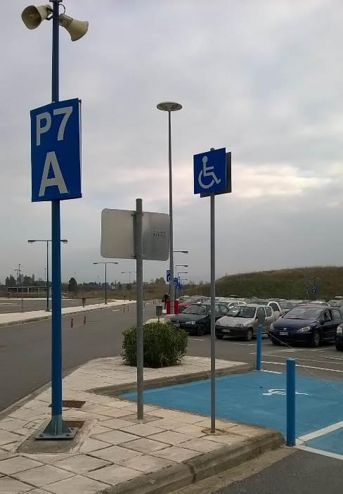 Ένα άτομο με αναπηρία θα μπορούσε να εργαστεί τόσο στα καταστήματα που φιλοξενούνται στον χώρο όσο και στις διοικητικές υπηρεσίες του εμπορικού κέντρου.