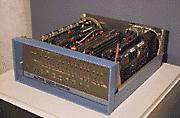 κόσμο: το μικροεπεξεργαστή (microprocessor), την καρδιά δηλαδή του υπολογιστή σε ένα ολοκληρωμένο κύκλωμα.