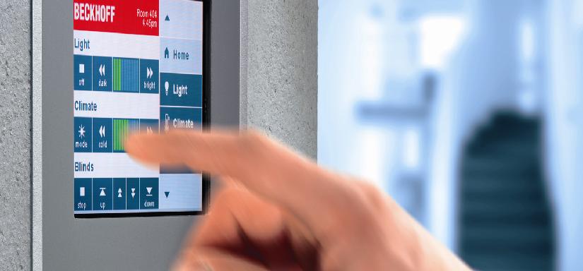 Za krmilnik podjetja BECKHOFF smo se odločili predvsem zaradi akcijske ponudbe, ki je zajemala industrijski LCD touchscreen panel z vgrajenim računalnikom in operacijskim sistemom Windows CE (slika
