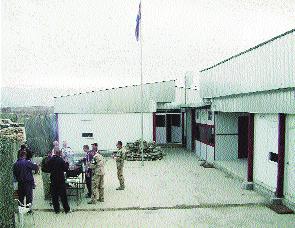 Ureappleenje hrvatskog kampa»etvrti KONTINGENT OSRH U MISIJI ISAF VI Kon tej ne ri su opreml je ni kli mat skim ureappleaj ima, ta ko da je bo ra vak u njima ugo dan ko li ko i si gu ran.
