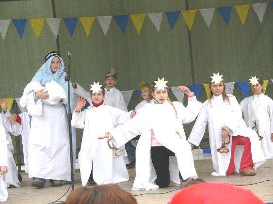 pre ubolené nohy a spotené čelá. Po krátkej prestávke zábava pokračovala. Karneval sa vydaril a s určitosťou bude aj o rok. Mgr. B.