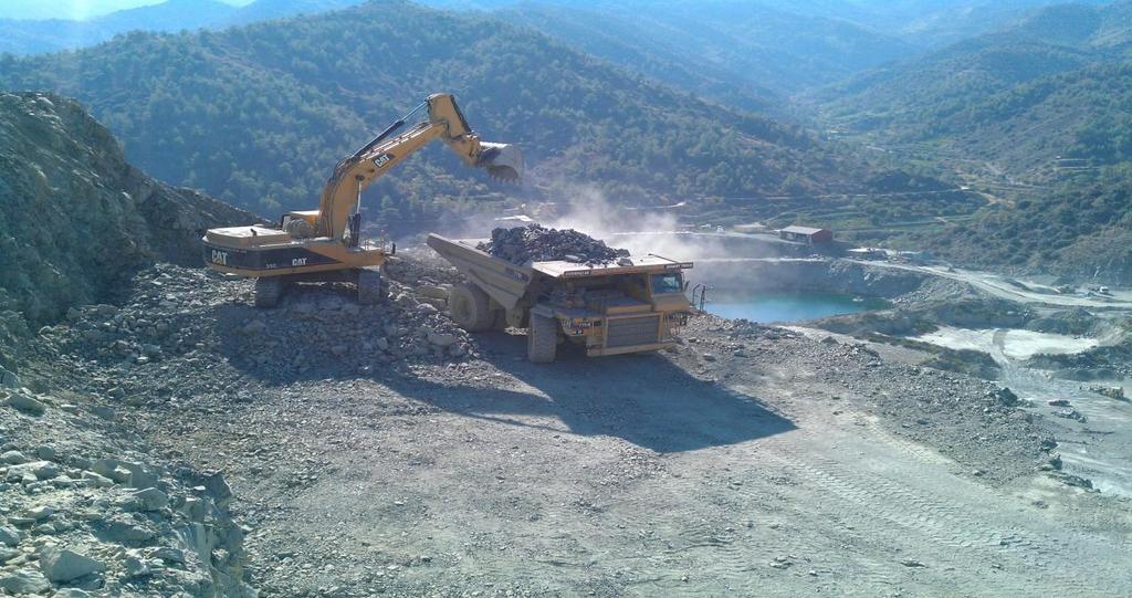 Β) Όρυξη με μηχανικά μέσα Στην περίπτωση αυτή χρησιμοποιούνται προωθητές γαιών με αναμοχλευτή (ripper), που βρίσκεται στο πίσω μέρος του εκσκαφέα.