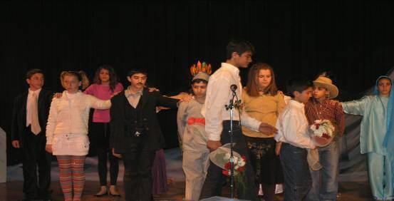 Στις 27 & 28 Μαρτίου 2007 παρουσιάσαμε θεατρική παράσταση στο θέατρο «Δ.Βλησίδης» με τίτλο «Ταξιδιώτες στο ποτάμι της ζωής» με την συμμετοχή 86 μαθητών της Α Γυμνασίου.