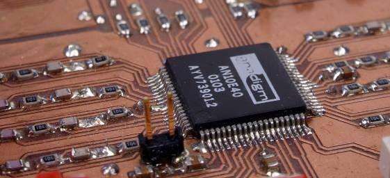 Mehanski postopek PCB - rezkanje Osnova je