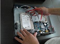 suruburile pe HDD Inchideti capacul Montati