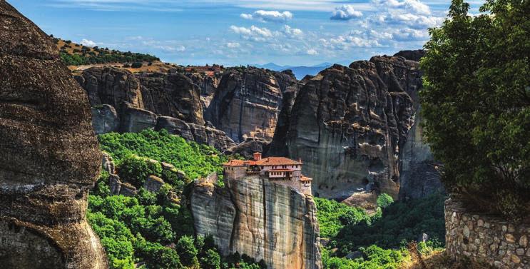 2η μέρα: Πόρτα Παναγιά - Ελάτη - Περτούλι Πλούσιο μπουφέ πρόγευμα και ονειρική ημέρα που αρχίζει με επίσκεψη στη βυζαντινή εκκλησία του 13ου αι Πόρτα Παναγιά, συνεχίζει με φωτογραφίες στο τοξωτό