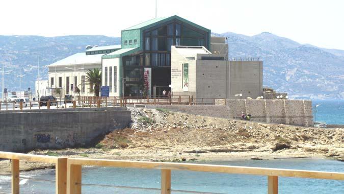 Εικόνες 7, 8 : Το κέντρο κατάρτισης και η παλιά Ηλεκτρική πριν την αποκατάστασή τους µε τη νέα χρήση.