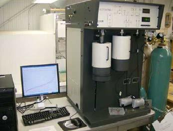 Σχήμα 2.6: Συσκευή ρόφησης N2 στους -196 ο C (Εργαστήριο Γενικής & Ανόργανης Χημικής Τεχνολογίας, Τμήμα Χημείας, Α.Π.Θ.