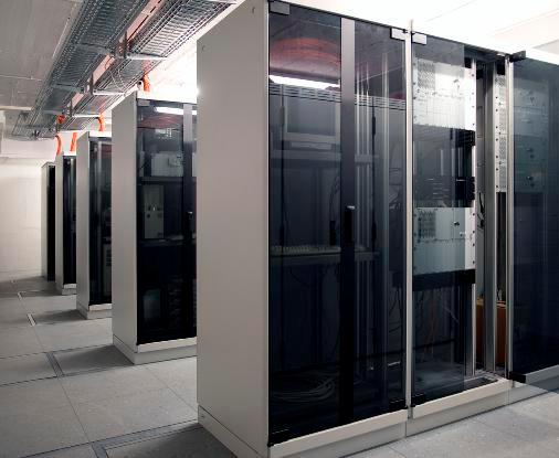 server: Software framework that provides a eviromet where applicatios ca