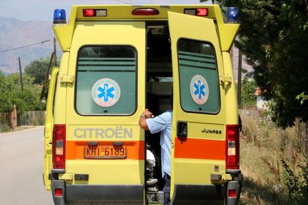 Η σύγκρουση ήταν σφοδρή με αποτέλεσμα το τρακτέρ κυριολεκτικά να κοπή στην μέση.