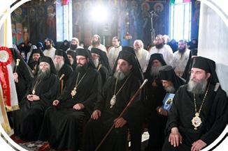 Ἐπίσκοποι Φιλίππων κ. Ἀμβρόσιος, Λούνης κ. Σιλουανὸς καὶ Ἔτνα καὶ Πόρτλαντ κ. Αὐξέντιος, καὶ οἱ Θεοφιλ.